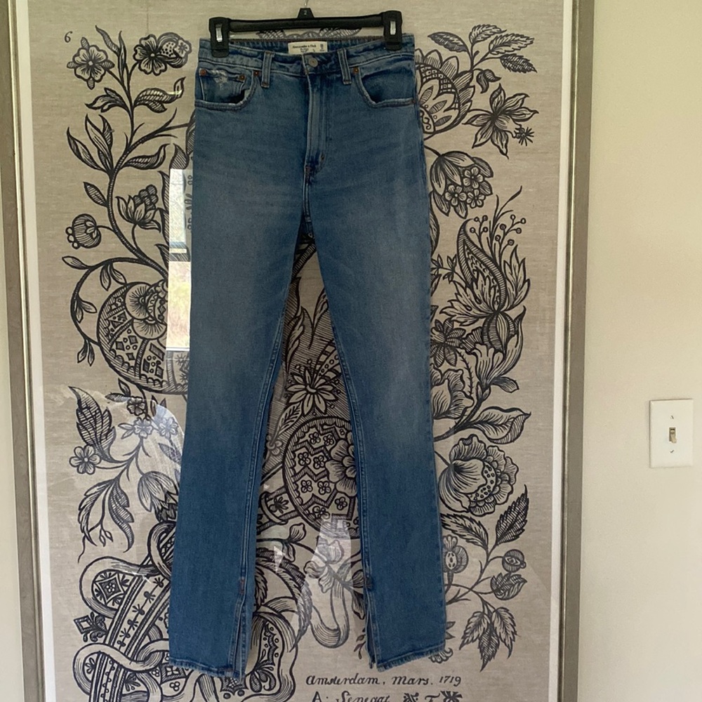 Abercrombie & Fitch Skinny High Rise (slightly boot cut with slit) | size 2/26 R